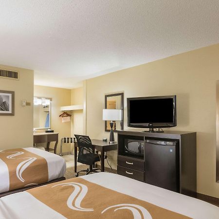 Quality Inn University Lansing Bagian luar foto