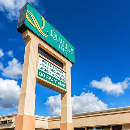 Quality Inn University Lansing Bagian luar foto