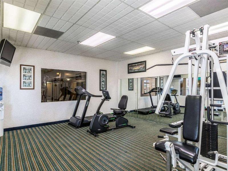 Quality Inn University Lansing Bagian luar foto