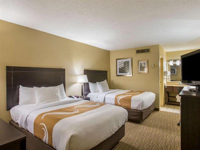 Quality Inn University Lansing Bagian luar foto