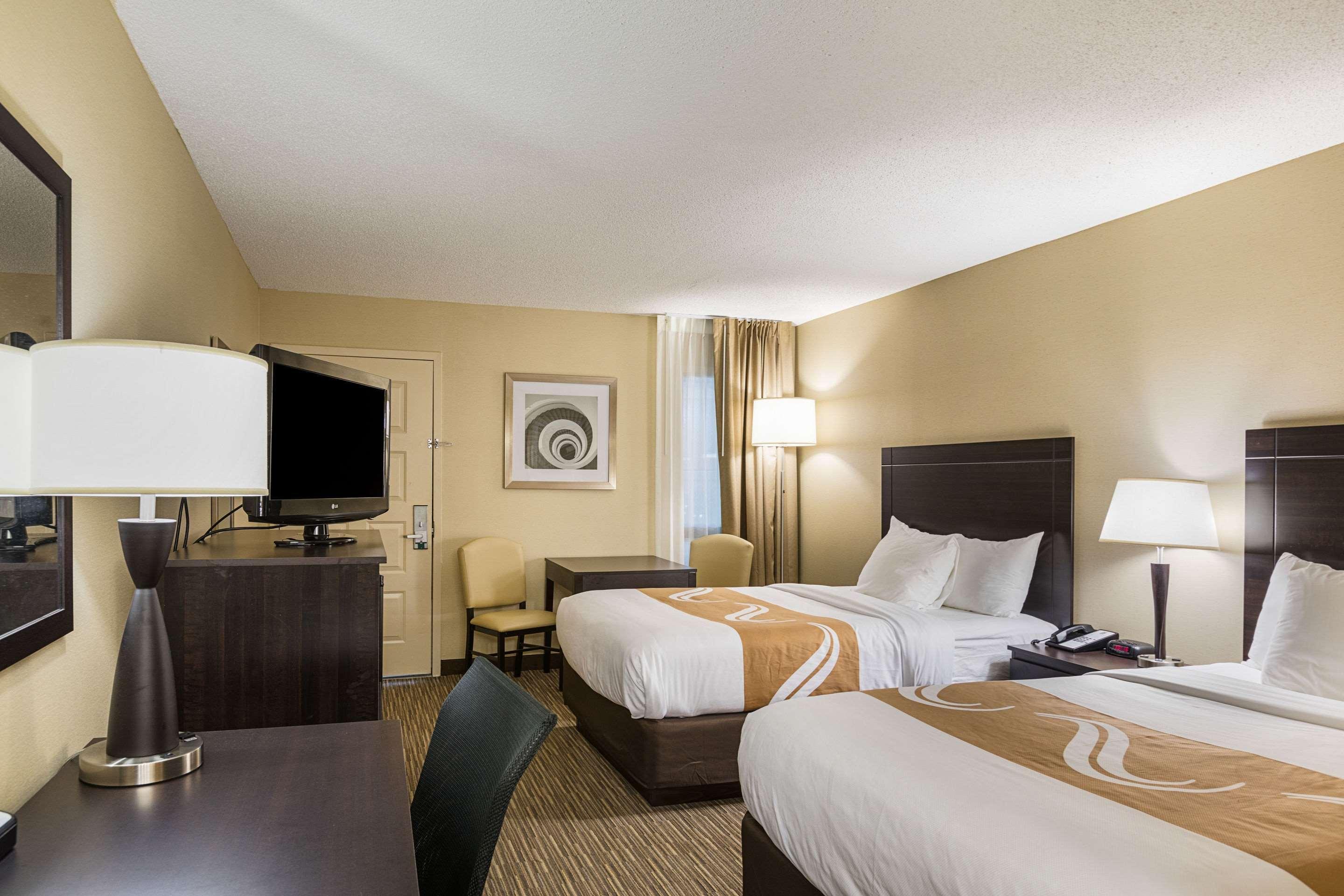 Quality Inn University Lansing Bagian luar foto
