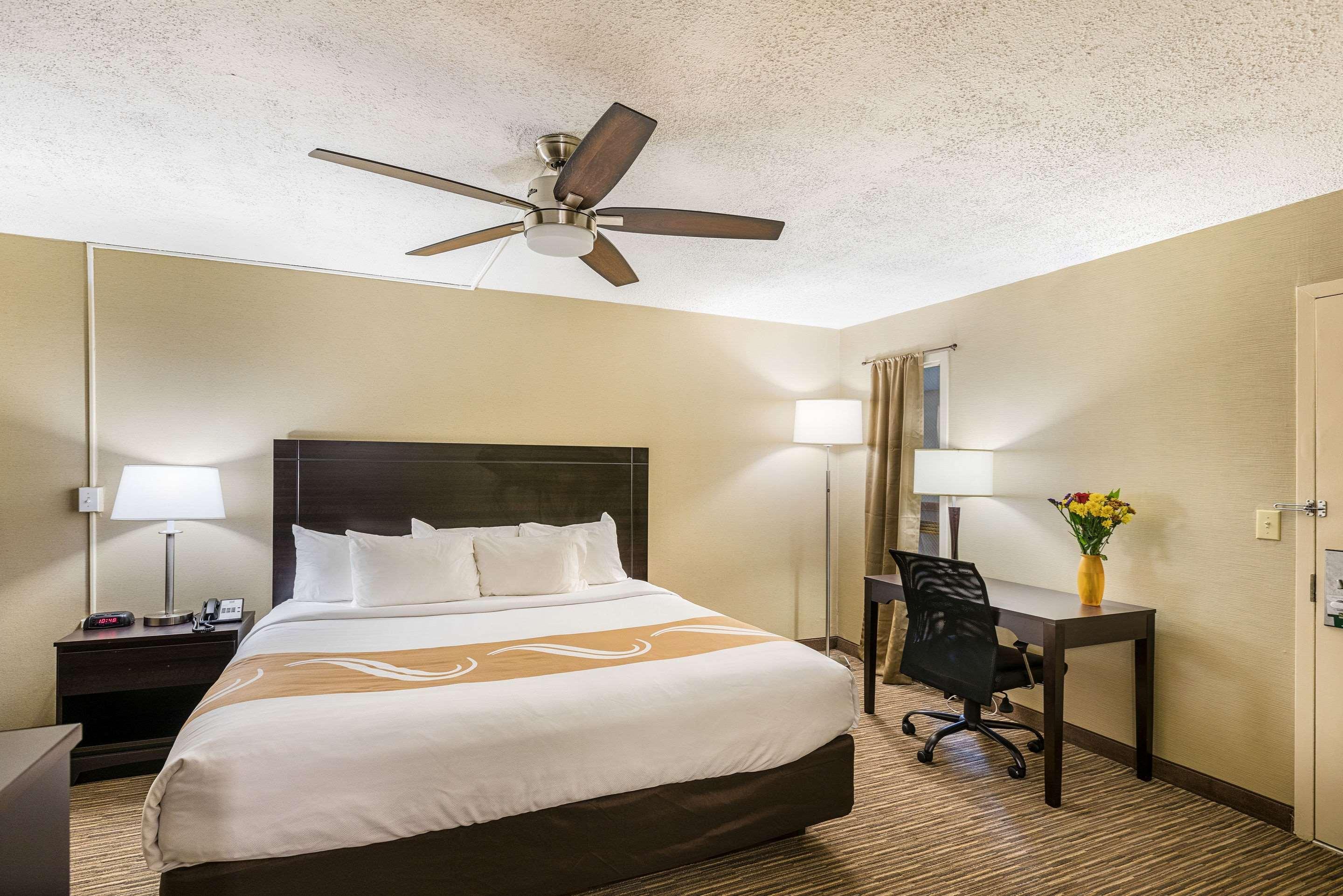 Quality Inn University Lansing Bagian luar foto
