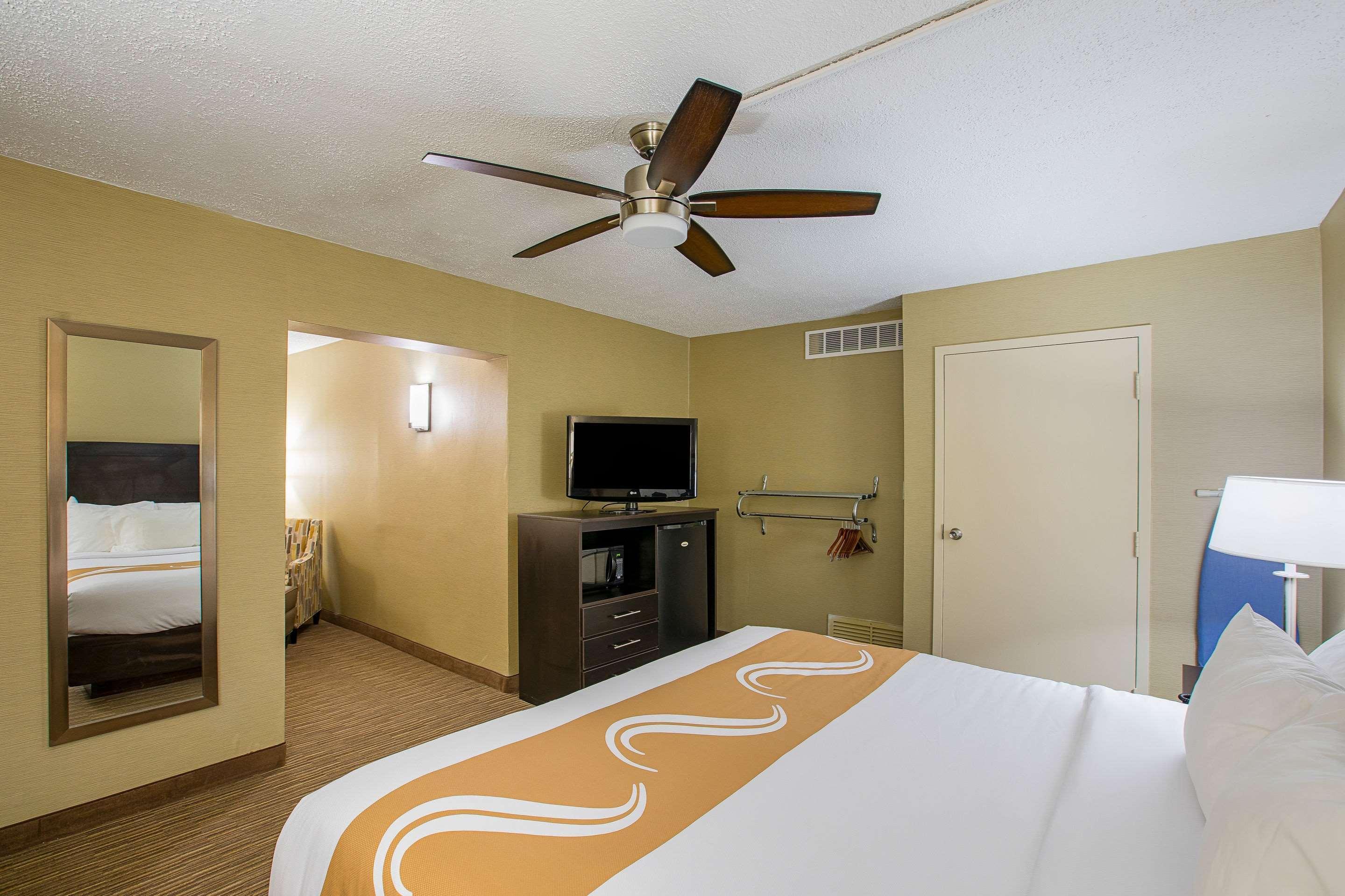 Quality Inn University Lansing Bagian luar foto