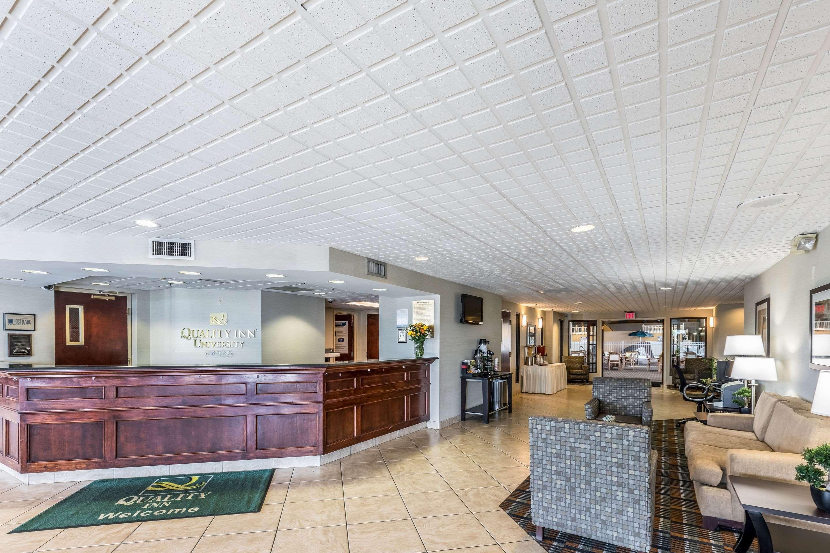 Quality Inn University Lansing Bagian luar foto