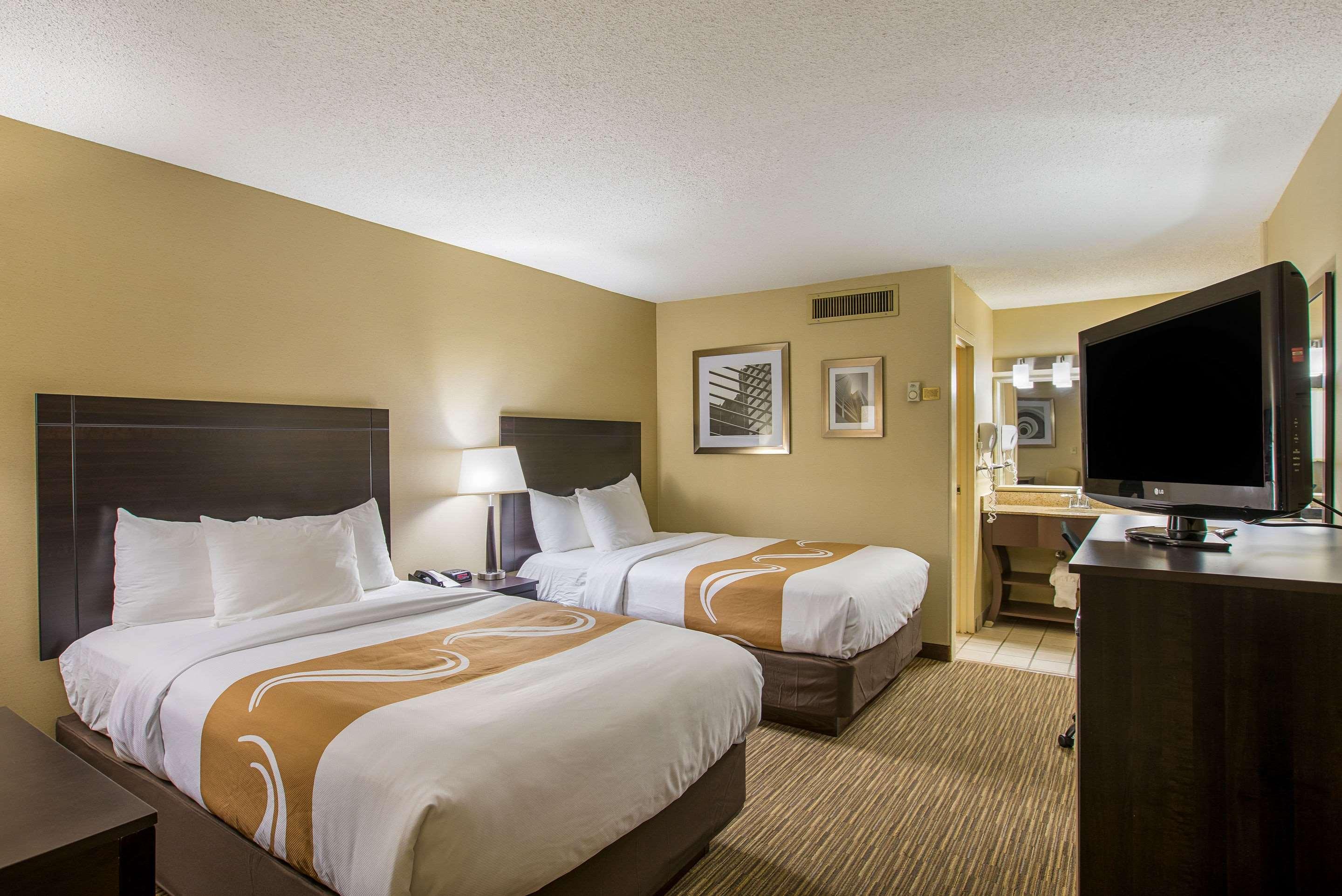 Quality Inn University Lansing Bagian luar foto