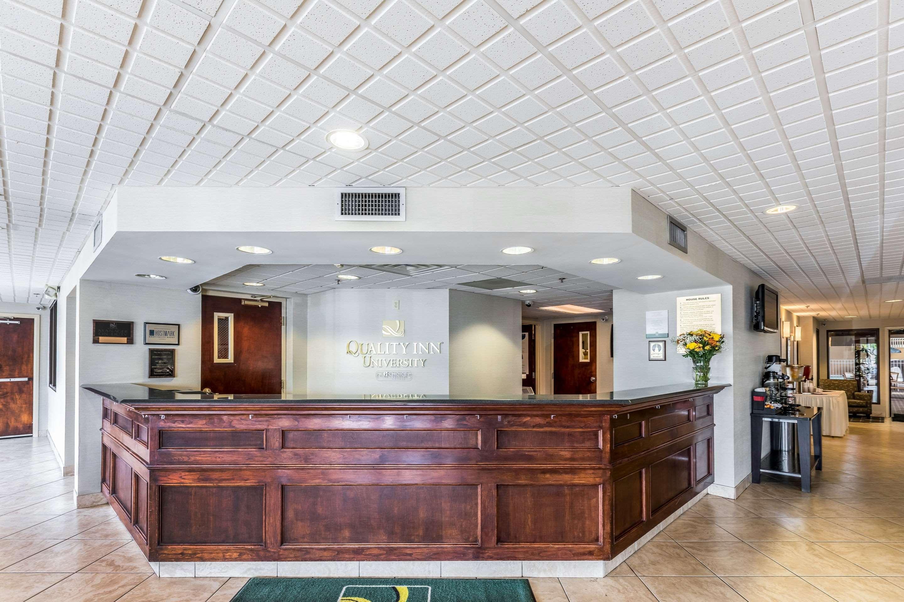 Quality Inn University Lansing Bagian luar foto