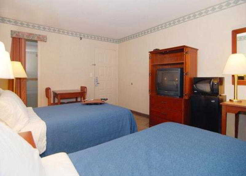 Quality Inn University Lansing Bagian luar foto