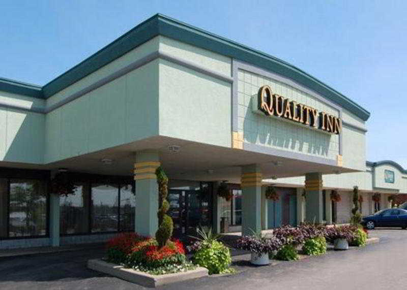 Quality Inn University Lansing Bagian luar foto