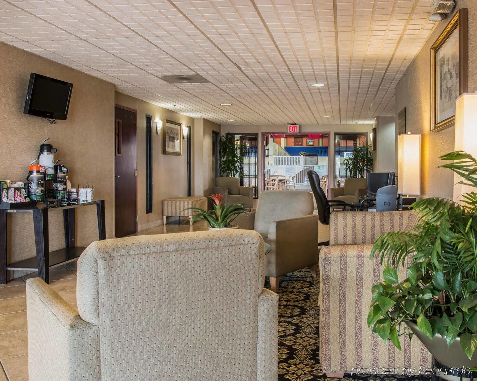 Quality Inn University Lansing Bagian luar foto
