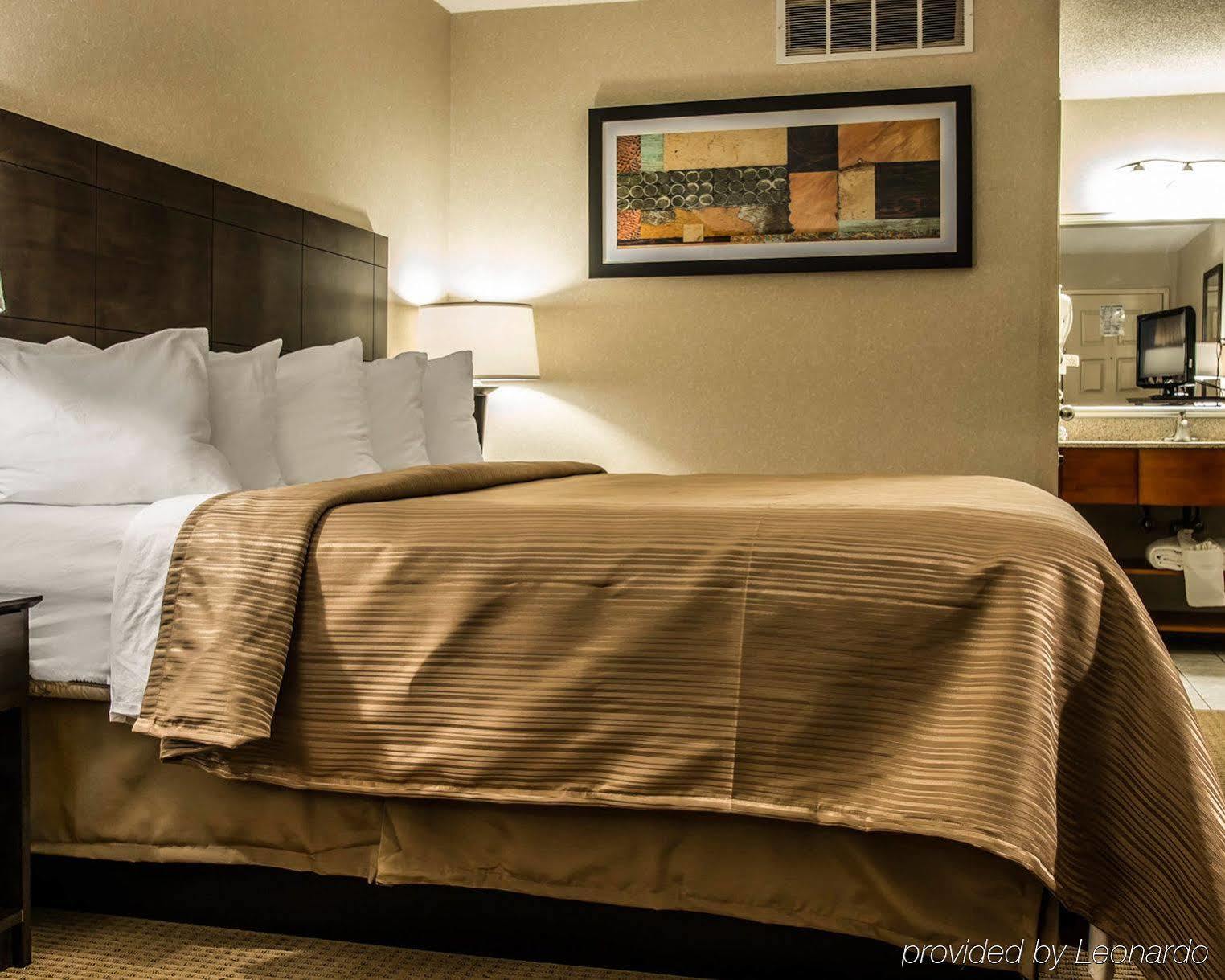 Quality Inn University Lansing Bagian luar foto