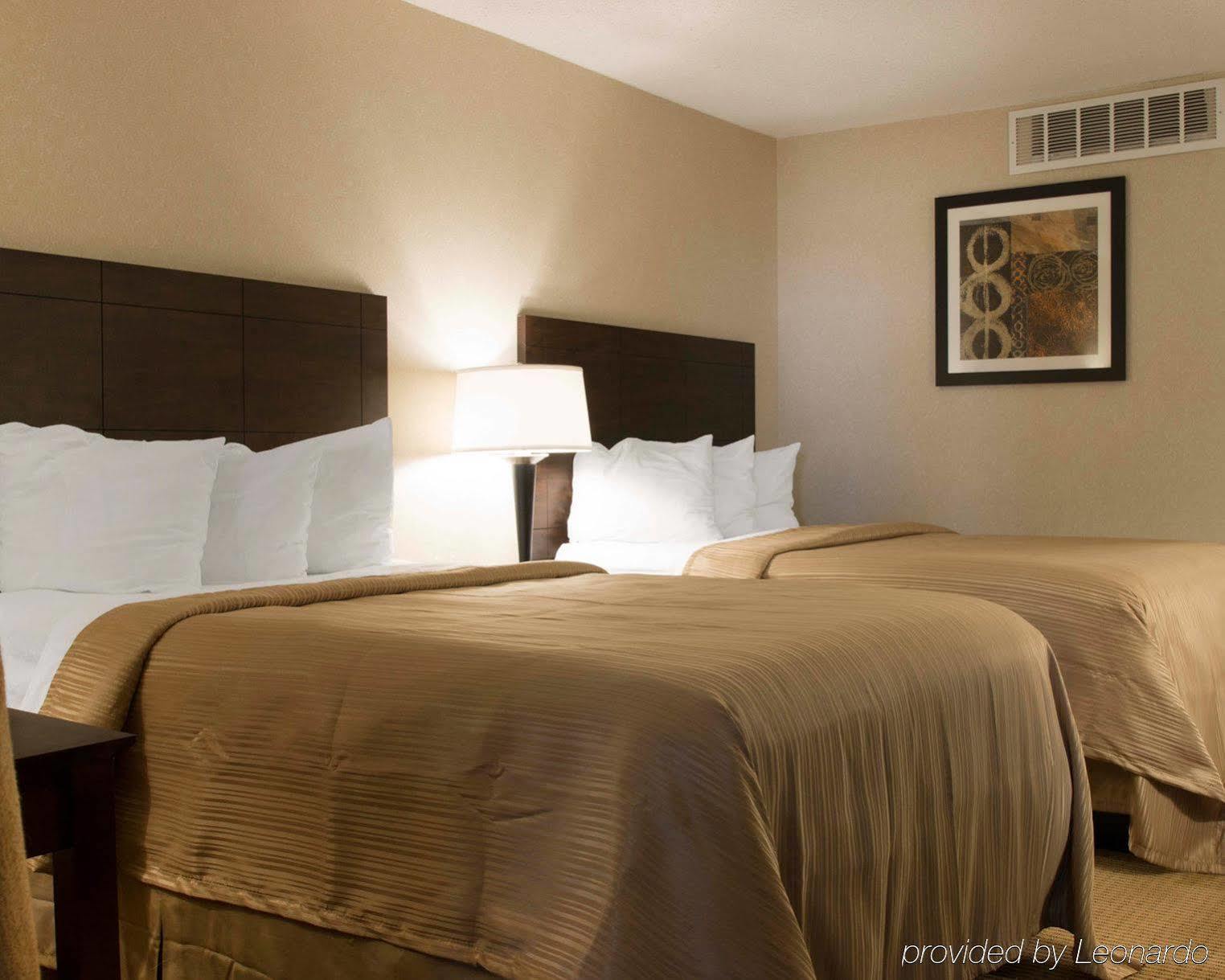 Quality Inn University Lansing Bagian luar foto