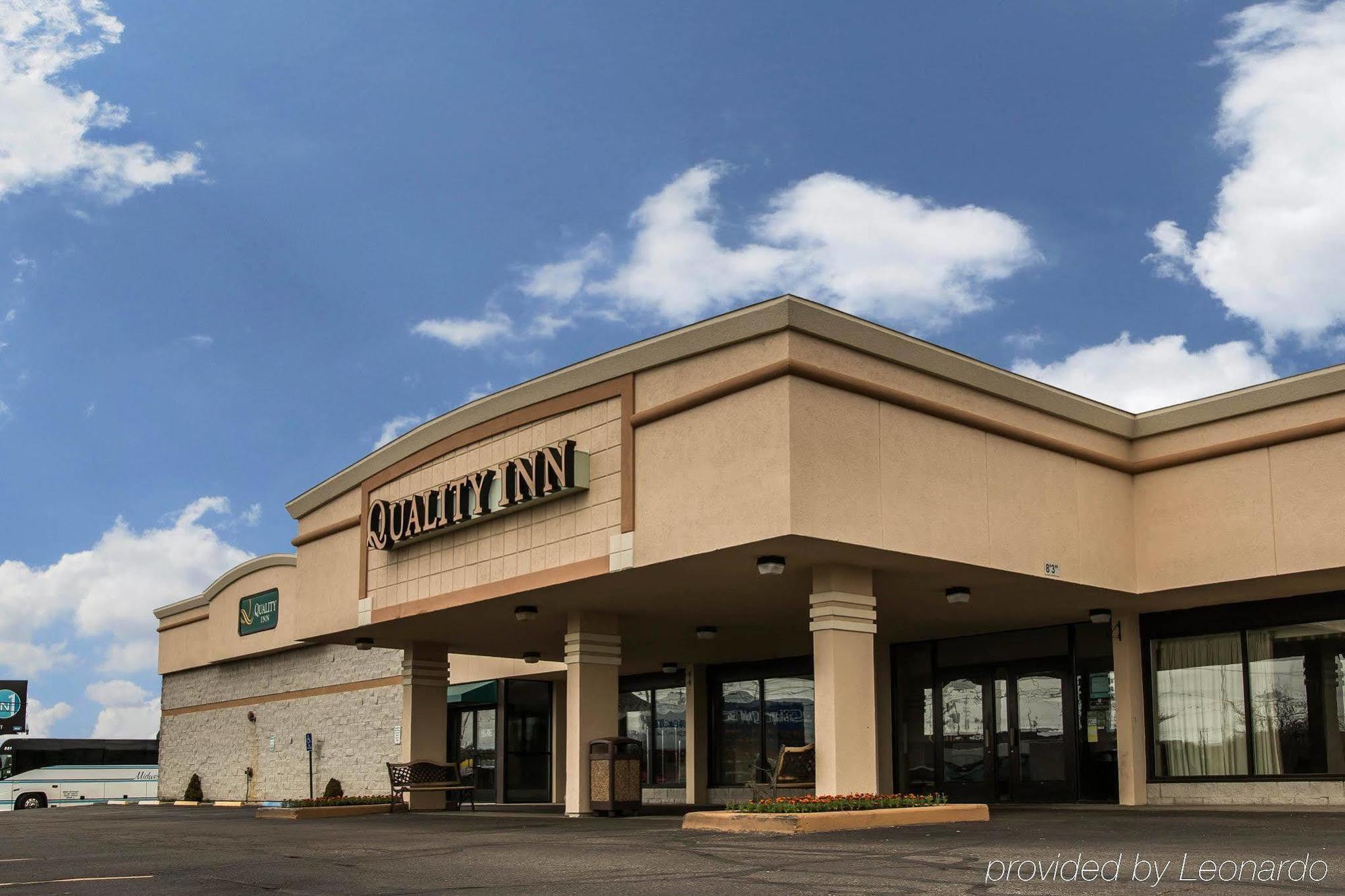 Quality Inn University Lansing Bagian luar foto