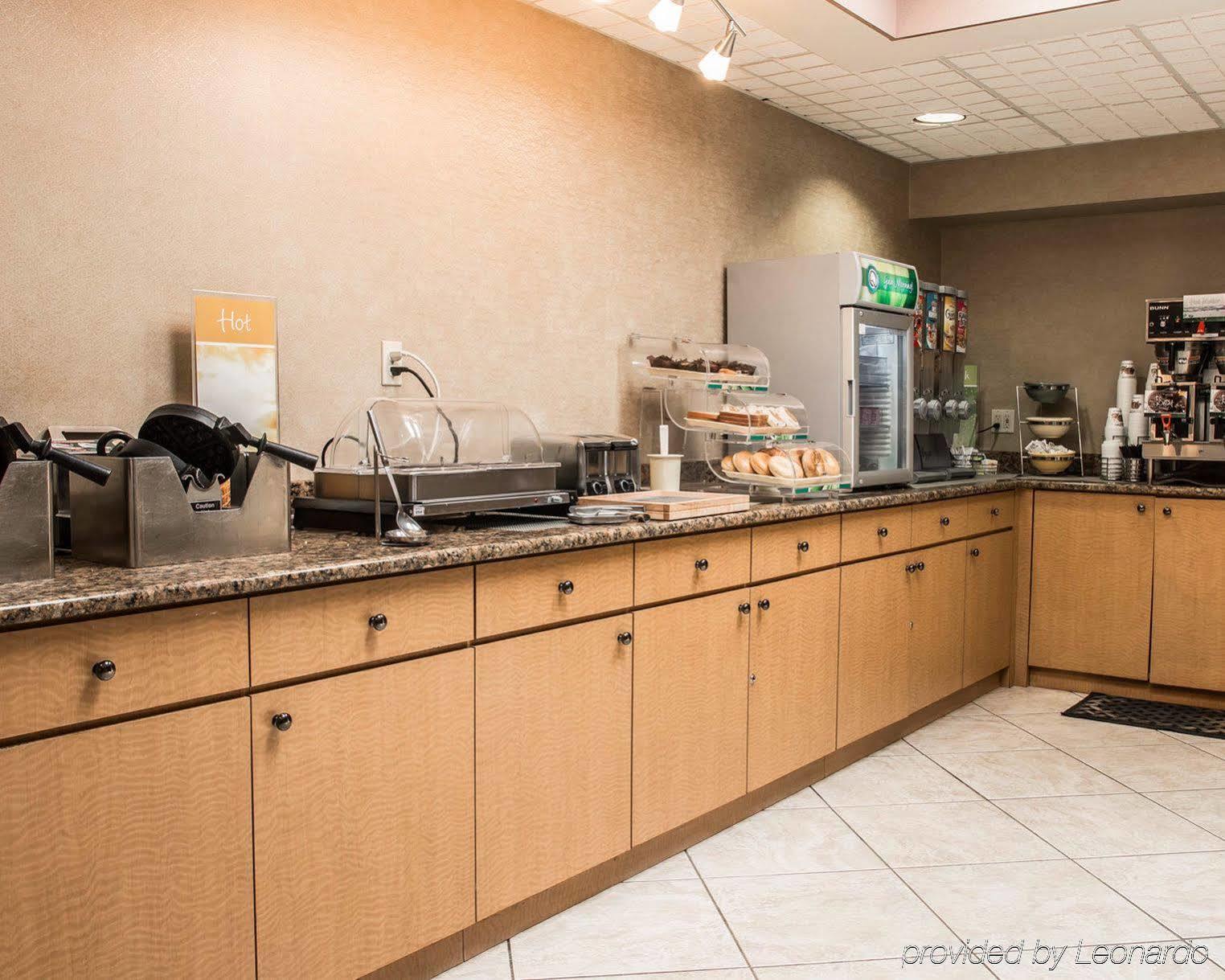 Quality Inn University Lansing Bagian luar foto