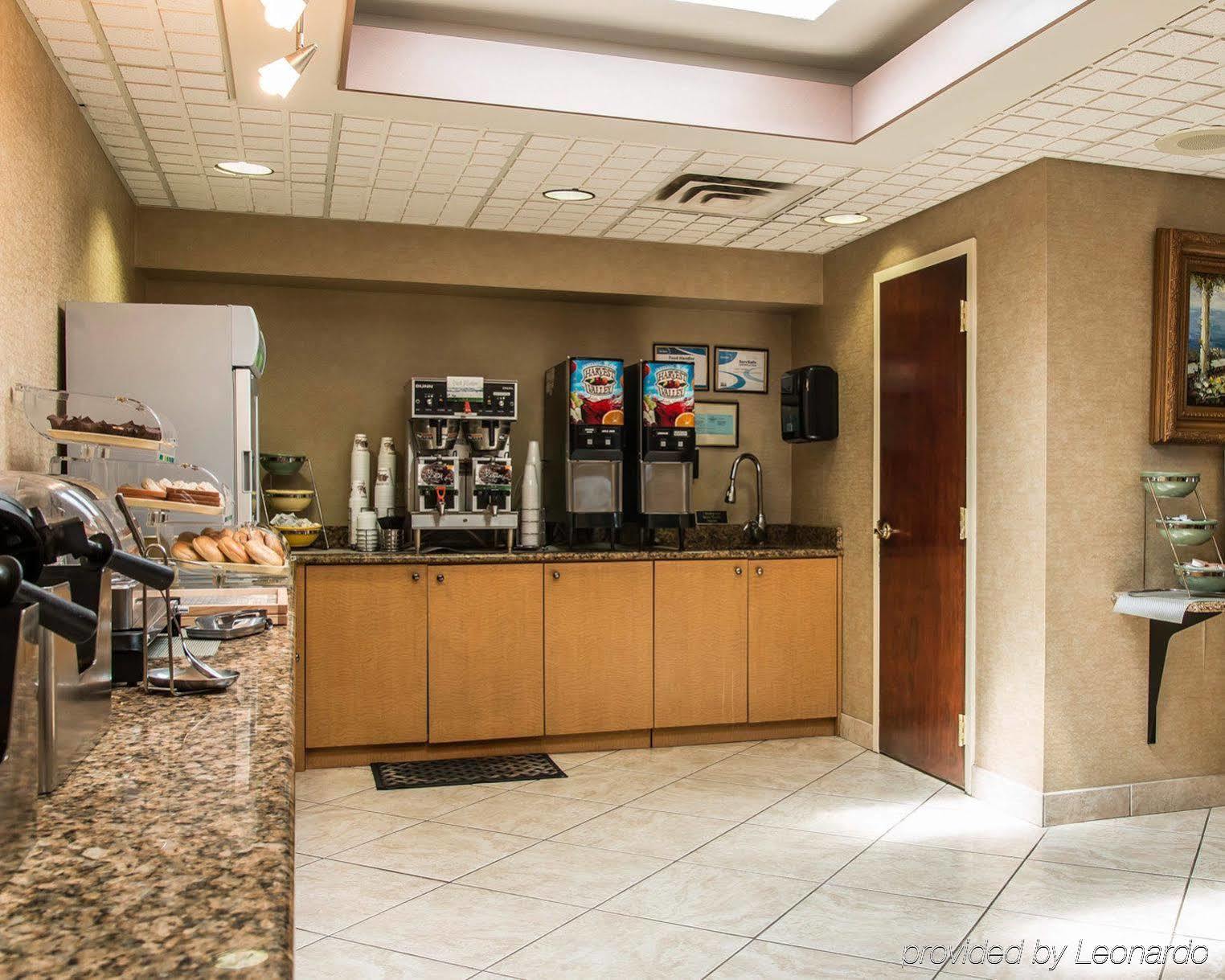 Quality Inn University Lansing Bagian luar foto