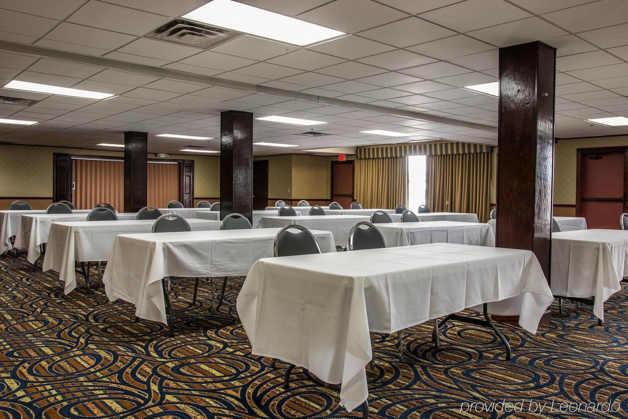 Quality Inn University Lansing Bagian luar foto
