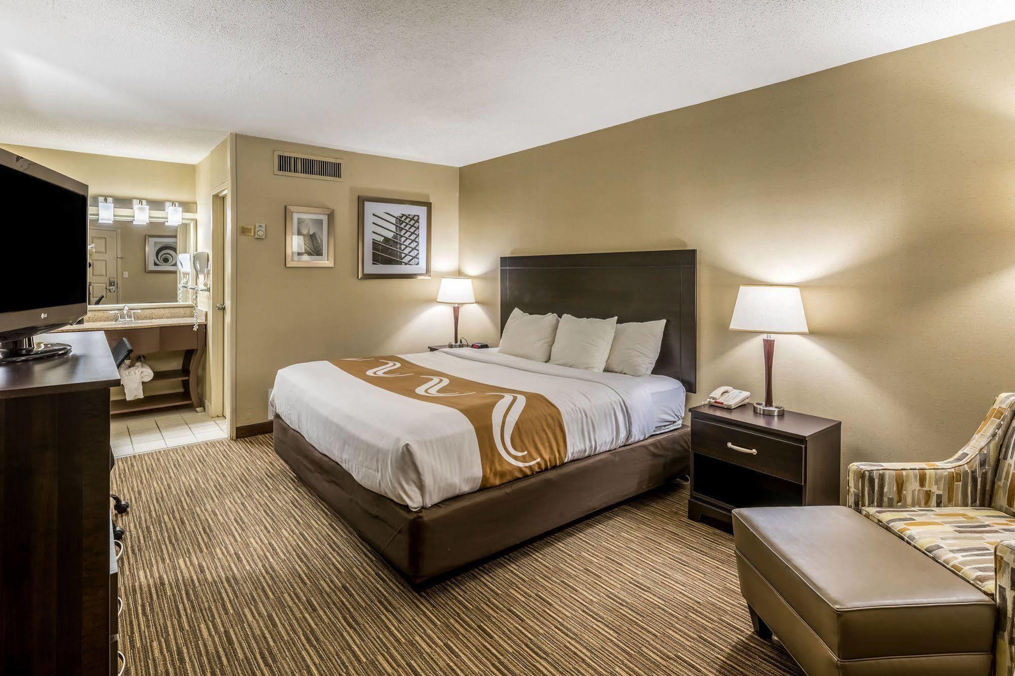 Quality Inn University Lansing Bagian luar foto