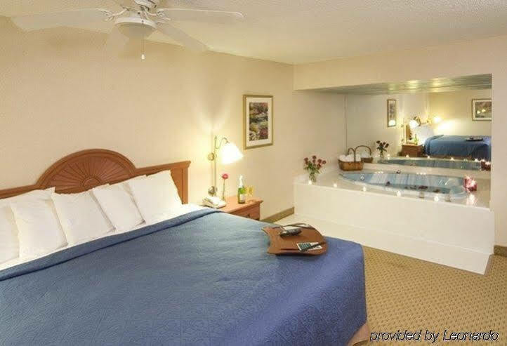 Quality Inn University Lansing Bagian luar foto